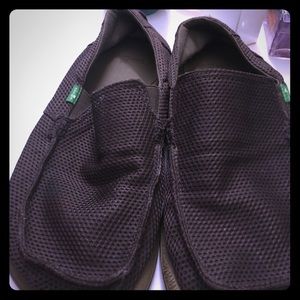 Men’s chocolate brown slip on Sanuk’s. Size 11.